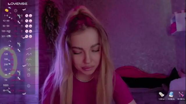 Image 3 of holly_molly8 Stream on Chaturbate on 1 day ago