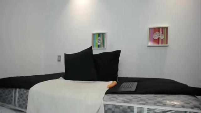 Image 3 of holly_moonn Stream on Chaturbate on 22 months ago