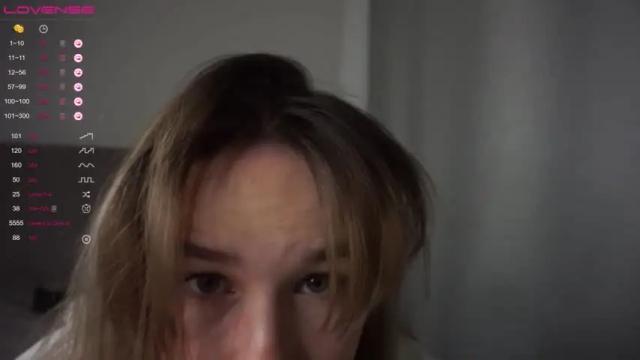 Image 8 of holly_rave Stream on Chaturbate on 22 months ago