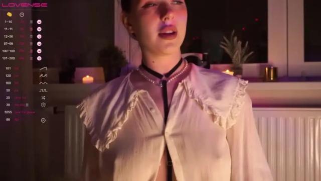 Image 3 of holly_rave Stream on Chaturbate on 21 months ago