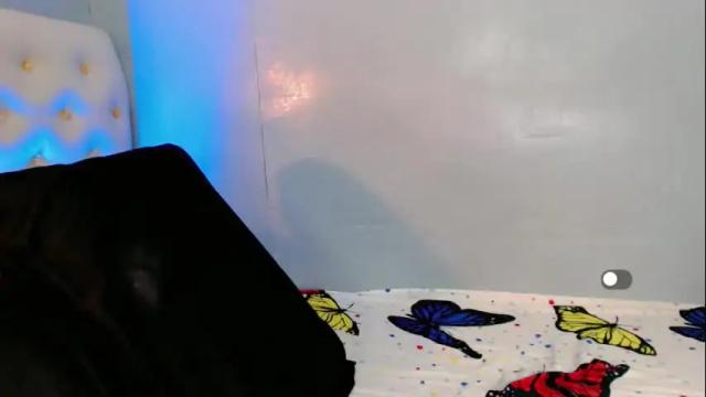 Image 10 of holly_sunshine69 Stream on Chaturbate on 26 days ago