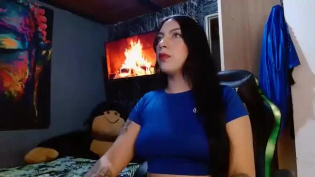 Image 2 of holly_thomsonx69 Stream on Chaturbate on 22 months ago