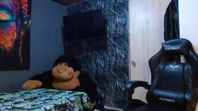 Image 2 of holly_thomsonx69 Stream on Chaturbate on 21 months ago