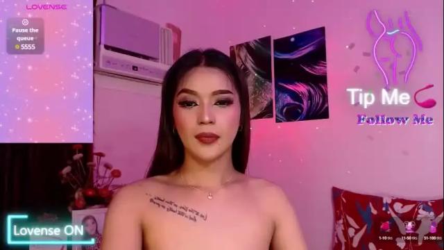 Image 4 of hollydickxxx Stream on Chaturbate on 1 month ago