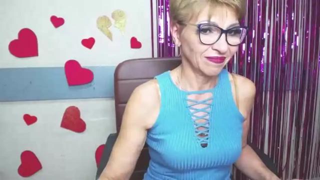 Image 4 of hollyincredible Stream on Chaturbate on 17 months ago