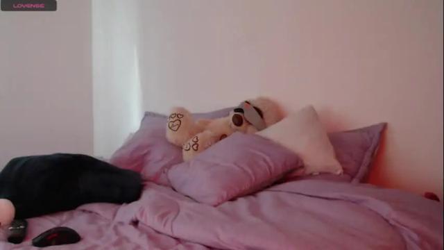 Image 3 of hollykoff Stream on Chaturbate on 5 months ago