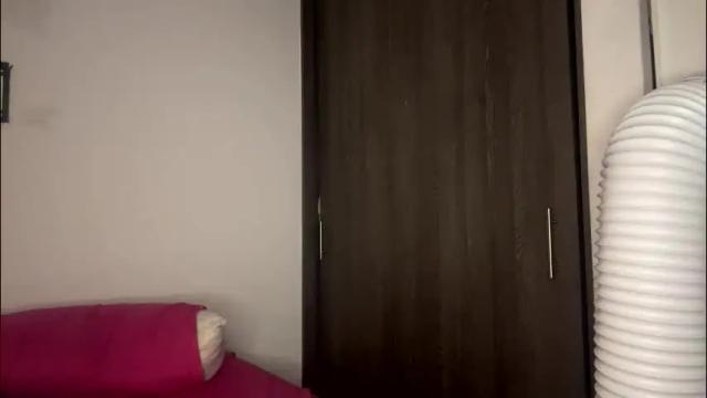 Image 10 of hollykoff Stream on Chaturbate on 15 days ago