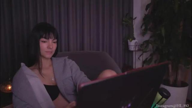 Image 2 of hollylinder_ Stream on Chaturbate on 2 months ago