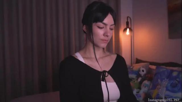 Image 4 of hollylinder_ Stream on Chaturbate on 1 month ago