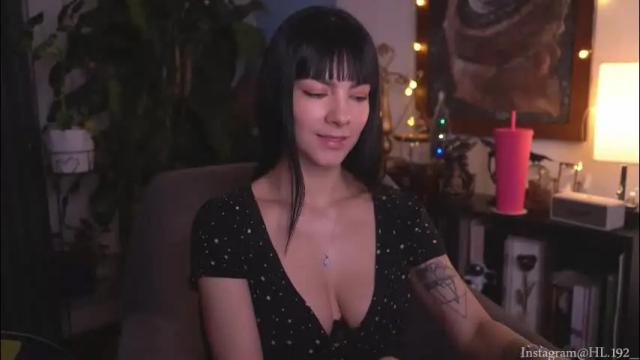 Image 2 of hollylinder_ Stream on Chaturbate on 1 month ago