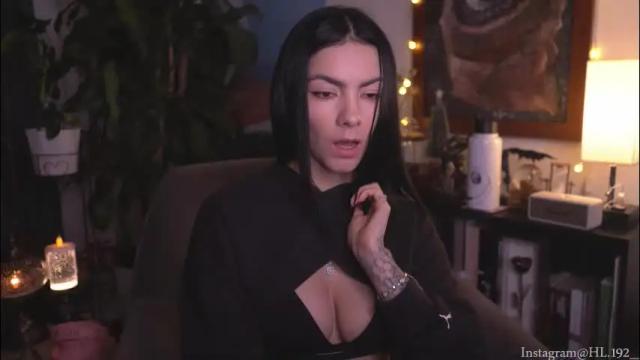 Image 2 of hollylinder_ Stream on Chaturbate on 1 month ago