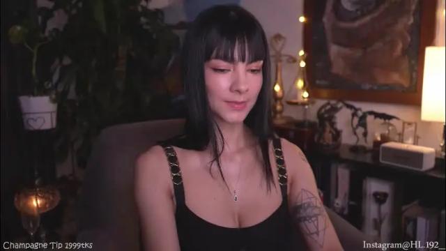 Image 7 of hollylinder_ Stream on Chaturbate on 4 days ago