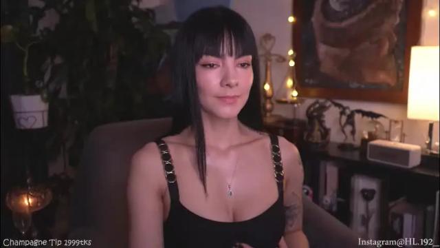 Image 8 of hollylinder_ Stream on Chaturbate on 4 days ago