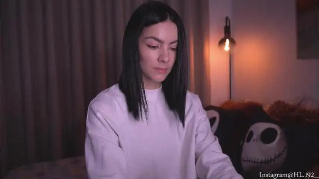 Image 4 of hollylinder_ Stream on Chaturbate on 13 days ago