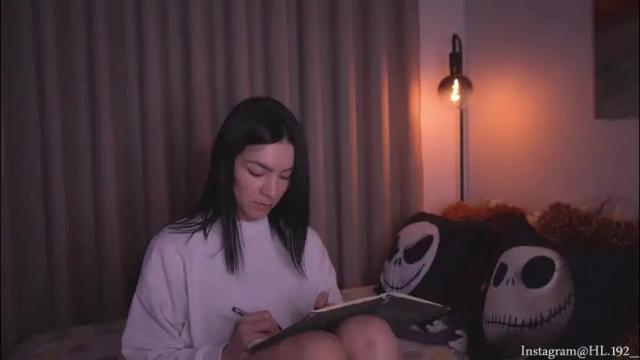 Image 6 of hollylinder_ Stream on Chaturbate on 13 days ago