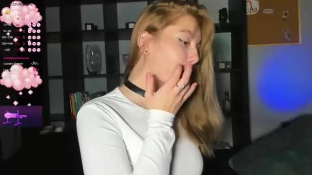 Image 8 of hollymorriss Stream on Chaturbate on 19 months ago