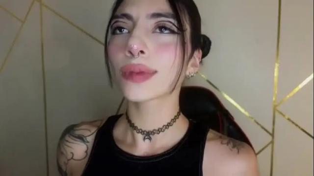 Image 4 of hollyxx_ Stream on Chaturbate on 1 month ago