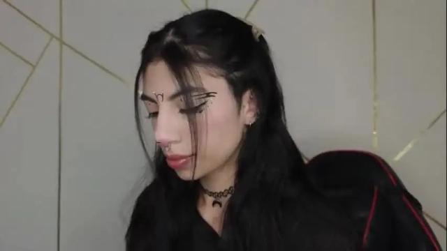 Image 3 of hollyxx_ Stream on Chaturbate on 3 months ago