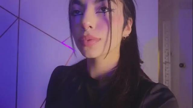 Image 2 of hollyxx_ Stream on Chaturbate on 2 months ago