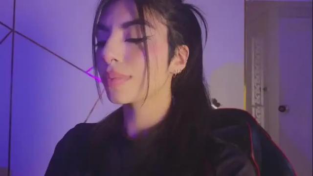 Image 4 of hollyxx_ Stream on Chaturbate on 2 months ago