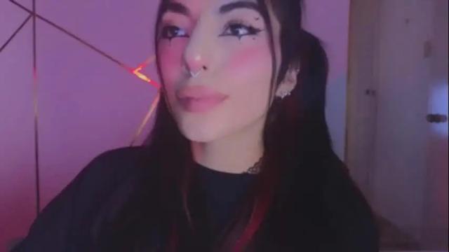 Image 3 of hollyxx_ Stream on Chaturbate on 2 months ago