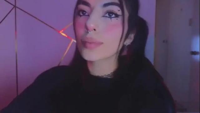 Image 4 of hollyxx_ Stream on Chaturbate on 2 months ago