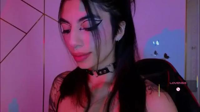 Image 4 of hollyxx_ Stream on Chaturbate on 2 months ago