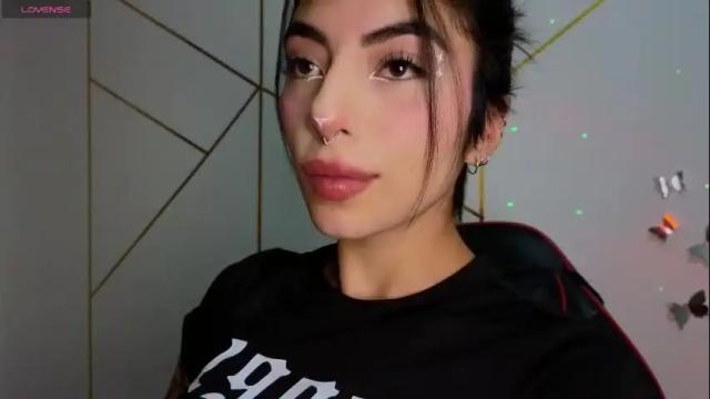 Image 3 of hollyxx_ Stream on Chaturbate on 1 month ago