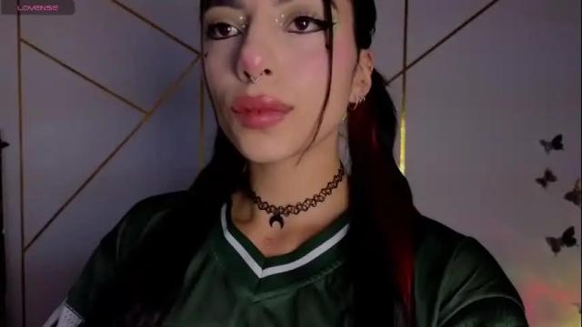 Image 2 of hollyxx_ Stream on Chaturbate on 1 month ago