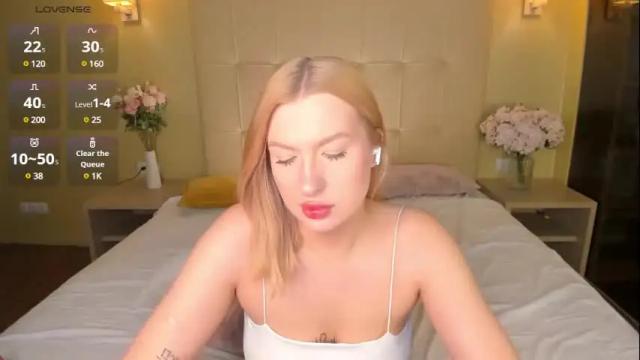 Image 4 of hollyylee Stream on Chaturbate on 1 month ago