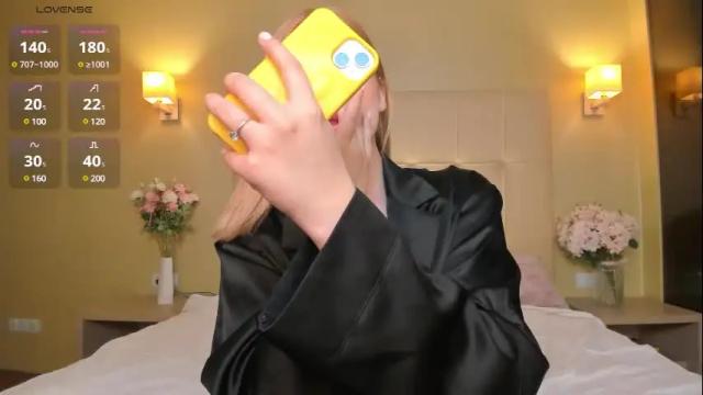 Image 10 of hollyylee Stream on Chaturbate on 17 days ago