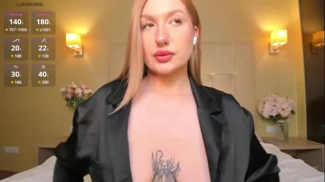 Image 12 of hollyylee Stream on Chaturbate on 17 days ago