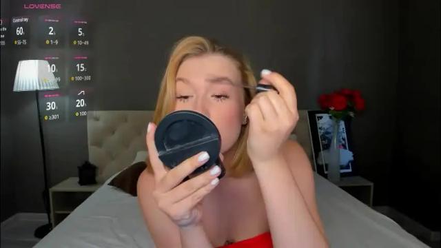 Image 7 of hollyylee Stream on Chaturbate on 2 months ago