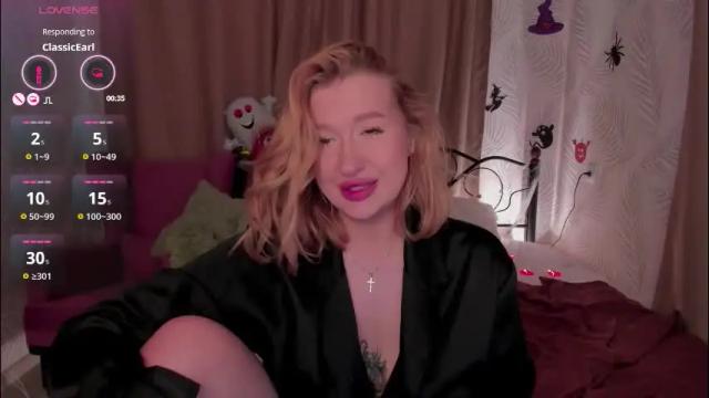 Image 2 of hollyylee Stream on Chaturbate on 8 days ago