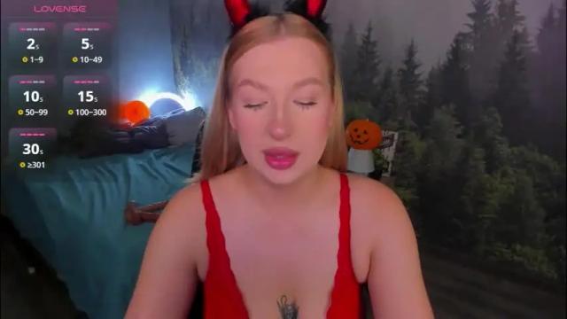 Image 6 of hollyylee Stream on Chaturbate on 4 days ago