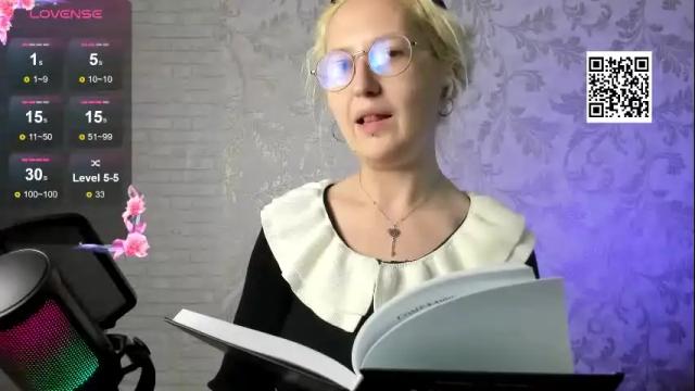 Image 3 of holy_agata Stream on Chaturbate on 8 months ago