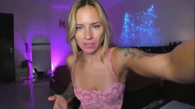 Image 2 of holy_khloe Stream on Chaturbate on 1 month ago