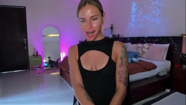 Image 6 of holy_khloe Stream on Chaturbate on 23 days ago