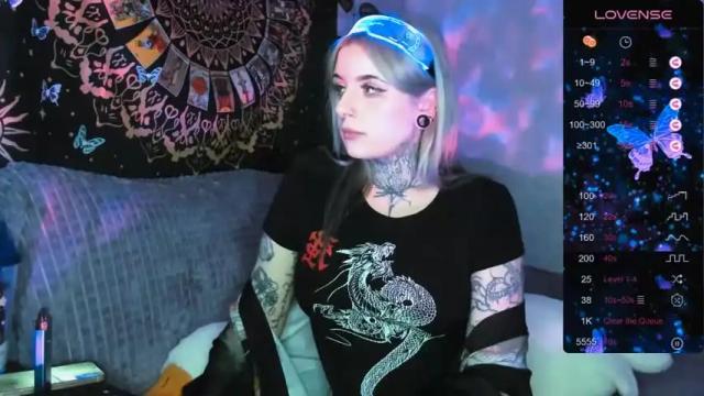 Image 3 of holy_melanie Stream on Chaturbate on 17 months ago