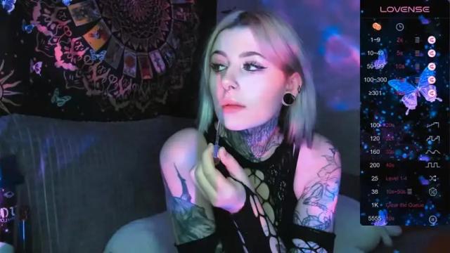Image 4 of holy_melanie Stream on Chaturbate on 17 months ago