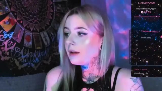 Image 2 of holy_melanie Stream on Chaturbate on 16 months ago