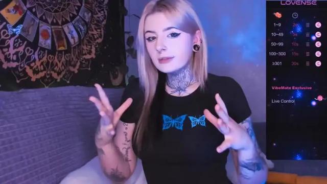 Image 2 of holy_melanie Stream on Chaturbate on 14 months ago