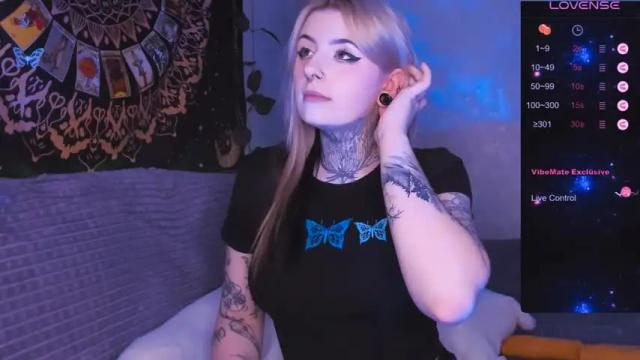 Image 3 of holy_melanie Stream on Chaturbate on 14 months ago