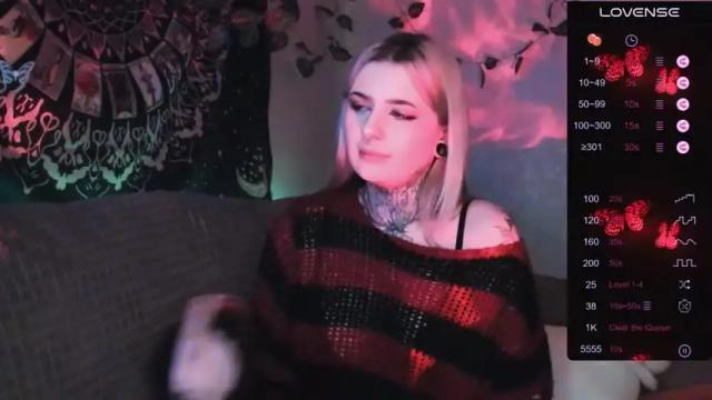 Image 2 of holy_melanie Stream on Chaturbate on 13 months ago