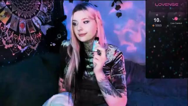 Image 3 of holy_melanie Stream on Chaturbate on 27 days ago