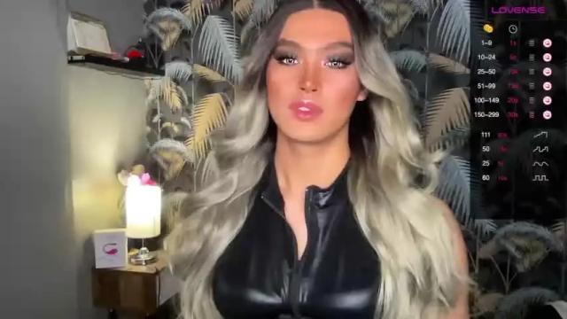 Image 11 of holy_mollyx Stream on Chaturbate on 13 months ago