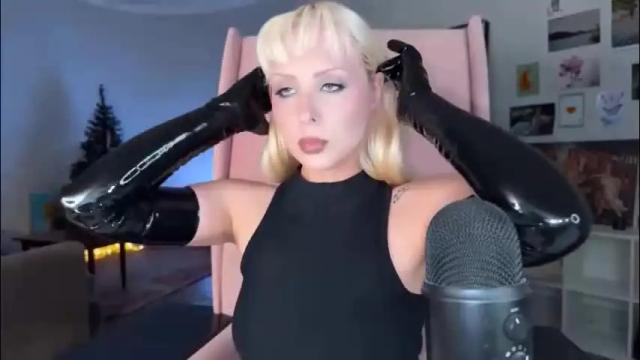 Image 4 of holycatharsis Stream on Chaturbate on 1 month ago