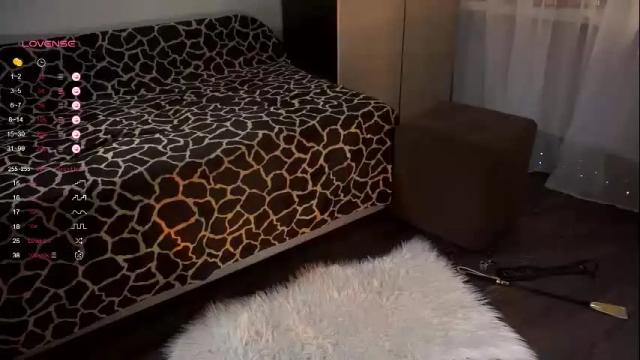 Image 3 of holyvivian Stream on Chaturbate on 3 months ago