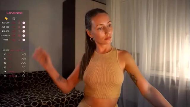 Image 8 of holyvivian Stream on Chaturbate on 2 months ago