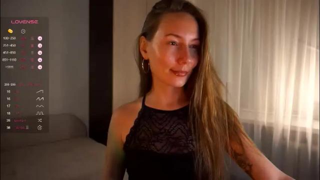 Image 3 of holyvivian Stream on Chaturbate on 2 months ago